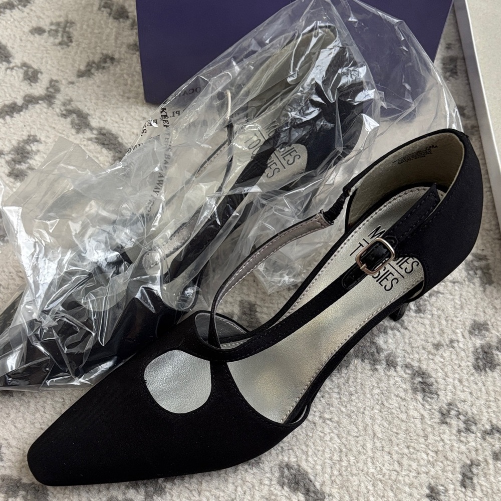 Mootsies Tootsies Black T-Strap Heels